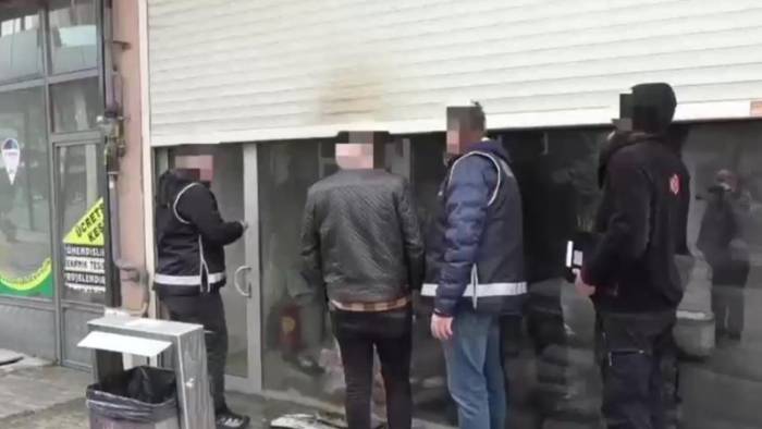Van'da eş zamanlı operasyon: 2 bin 241 adet silah parçası ele geçirildi