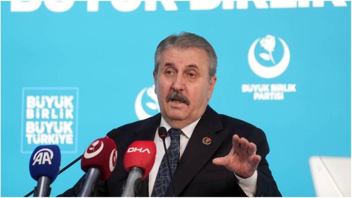 Destici’den Sert Çıkış: 