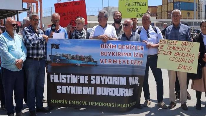 İsrail’e silah taşıyan gemiler Mersin’de protesto edildi: 