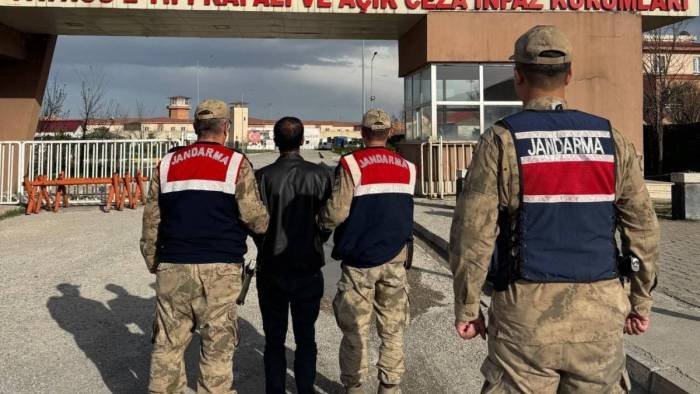 Erzurum'da jandarma nefesini ensesinde hissettirdi: 28 yıl cezası olan terörist yakalandı!