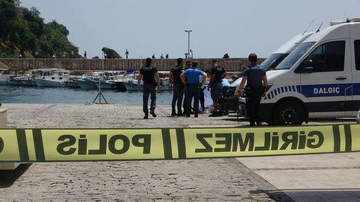 Antalya Lara Sahili açıklarında erkek cesedi bulundu