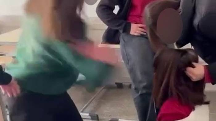 Sivas'ta okul içi dehşet! Öğrenciler birbirine girdi, sosyal medya karıştı!