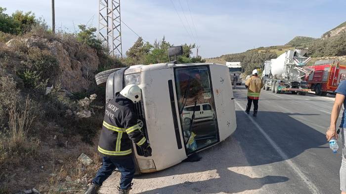 Hatay’da minibüslerin çarpıştığı kazada 3 kişi yaralandı