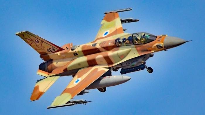 İsrail Hava Kuvvetleri'ne ait F-16 uçağı, taşıdığı bombayı düşürdü