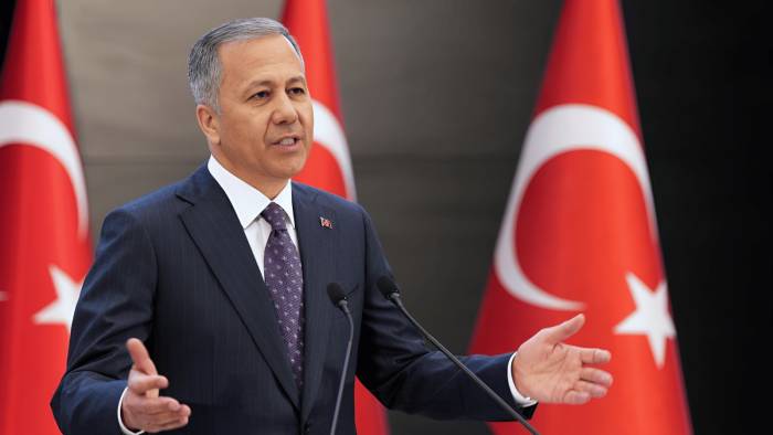 Bakan Yerlikaya Açıkladı: Kırmızı Bültenle Aranan 3 Kişi Türkiye’ye Teslim Edildi