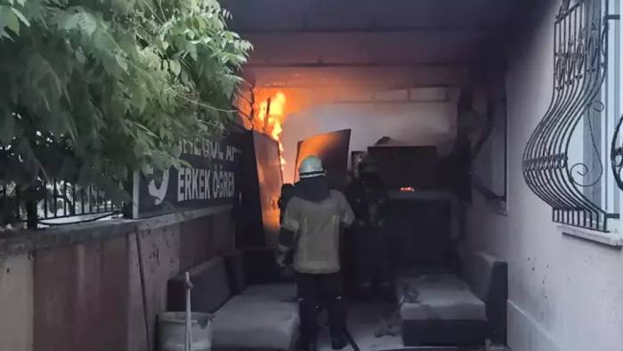 İnegöl'deki öğrenci yurdunda korkutan yangın! 3 öğrenci dumandan etkilendi