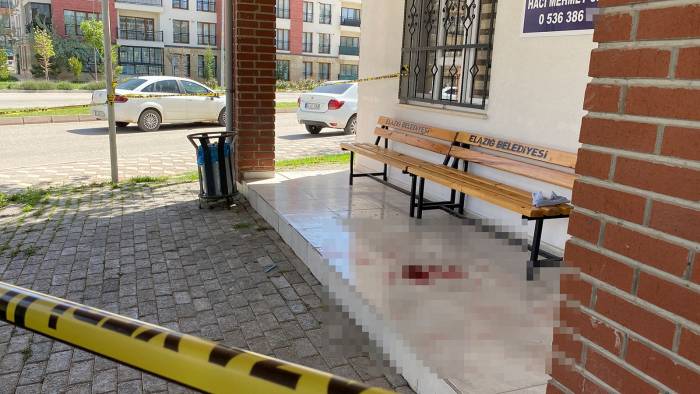 Elazığ'da muhtara silahlı saldırı: ofisinde dehşet anları!