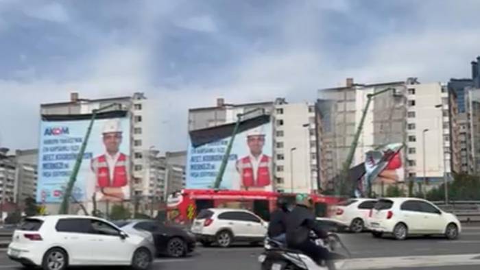 Görsel Sansür Başladı: İstanbul'da Panolardan Fotoğraflar Aceleyle Kaldırılıyor