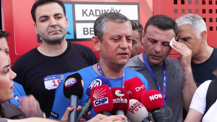 Özgür Özel, Kadıköy'de düzenlenen Halk Koşusu’na katılım gösterdi