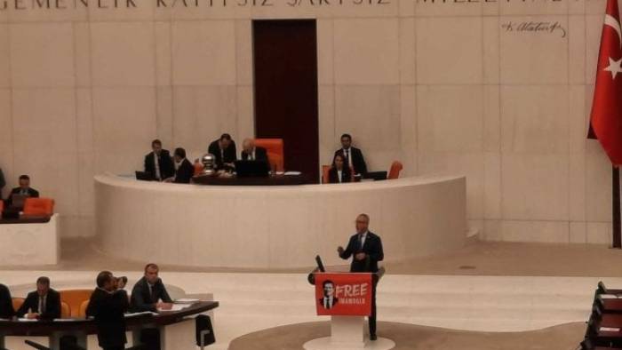 TBMM'de İmamoglu krizi: 'Free İmamoglu' pankartı gerilimi tırmandırdı
