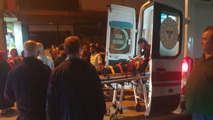 Akyazı'da Gece Saatlerinde Kaza: Emekli Polis Yaralanarak Hastaneye Kaldırıldı
