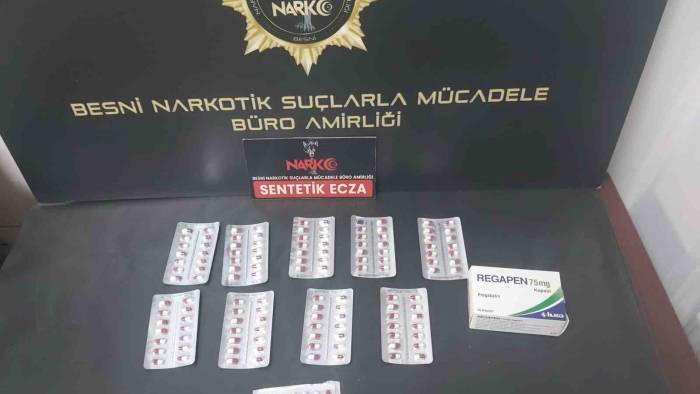 Besni’de uyuşturucuya geçit yok: 132 sentetik ecza hapı ele geçirildi