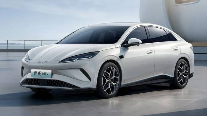 BYD'den Şok Hamle: Egea'nın Yarı Fiyatına Lüks Elektrikli Otomobil!