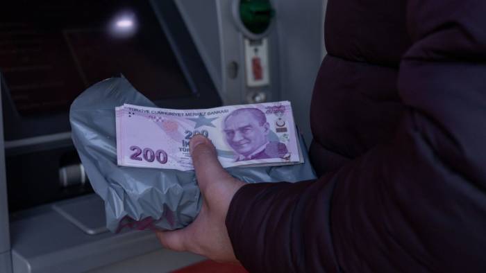 Bankadan Son Uyarı: Kimliğiyle Şubeye Gitmeyenin Hesabı Askıya Alınacak!