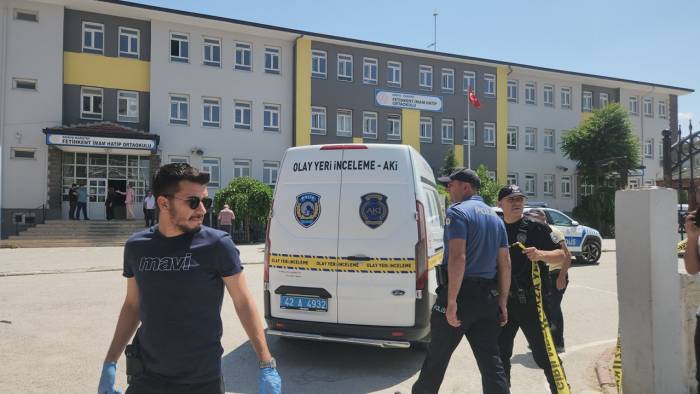 Okulda silahlı saldırı! Öğretmen vurularak öldürüldü, öğrenciler panikle tahliye edildi!