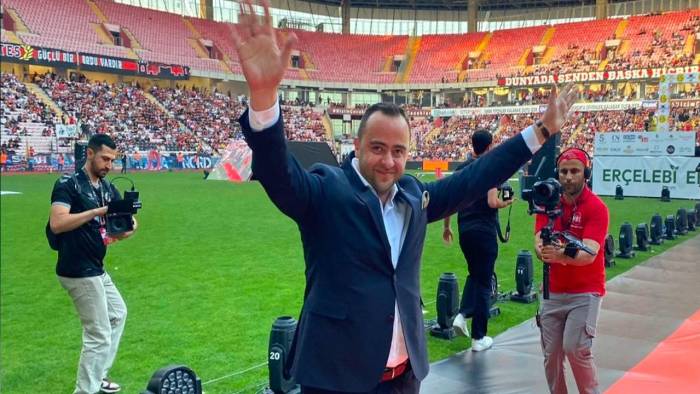 Şampiyonluk sonrası başkan görevi bırakıyor, taraftar tepkili