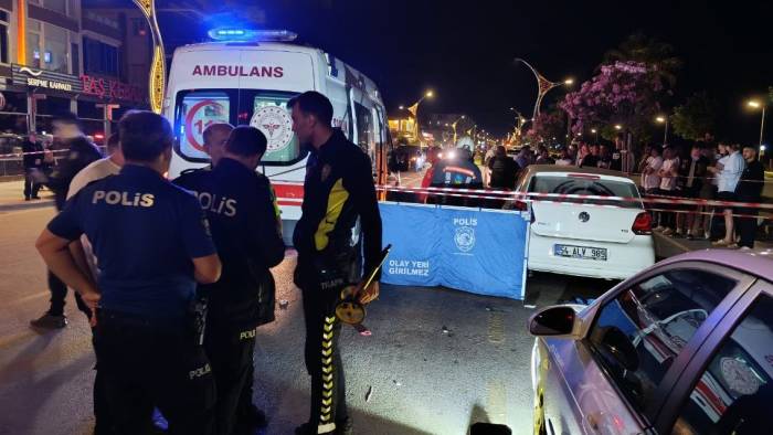 Sakarya sahil yolunda can pazarı: Yaya hayatını kaybetti, sürücü firarda