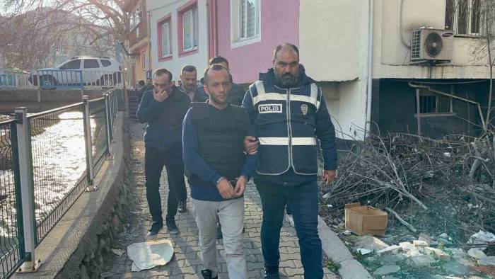 Bilezikler için can aldı, pazarda satarken yakalandı