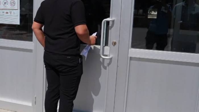 Skandal İddia: Kimliksiz Oğlunu Sınava Aldırdı, Pasaportu Camdan Verdi!