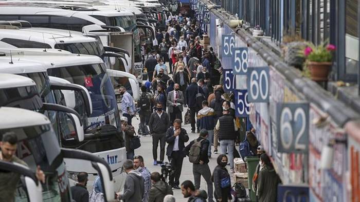 Akaryakıt Zamları Rekor Kırdı: Otobüs Firmaları ve Öğrenciler İsyan Etti!