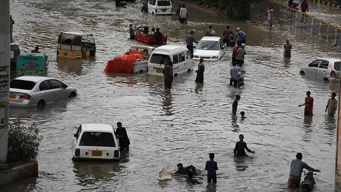 Pakistan’da sel ve fırtına: 8 kişi hayatını kaybetti!