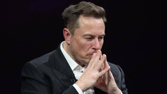 Musk-Trump Dostluğu Bitti mi? Yeni Yasa Tesla’ya Büyük Darbe