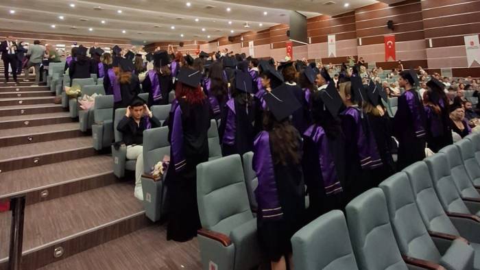 Hacettepe Üniversitesi mezuniyet töreninde rektör ve dekana sırt çevrildi!