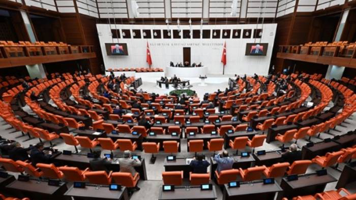 Abdulkadir Selvi'den Çarpıcı İddia: Komisyonda PKK ve Demirtaş İçin Özel Düzenleme Geliyor!