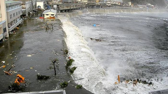 Fukuşima Nükleer Santrali tahliye ediliyor, Pasifik kıyılarında tsunami uyarısı!