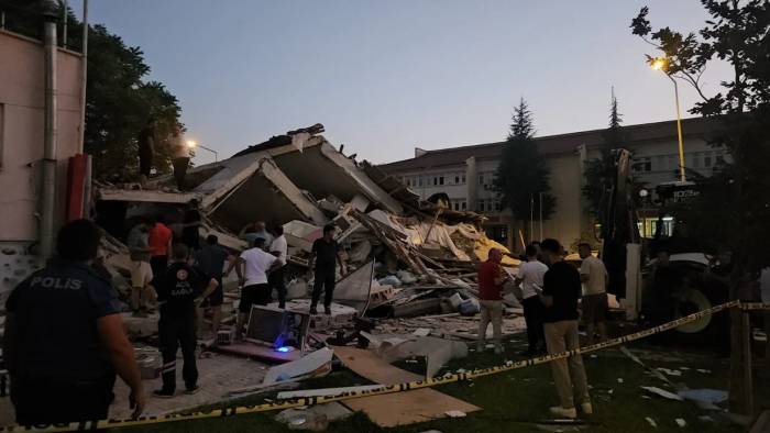 Balıkesir Valiliği’nden deprem sonrası tatil ve izin duyurusu yayımlandı