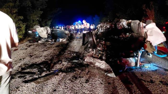 Davutköy Sapağında katliam gibi çarpışma: 6 ölü
