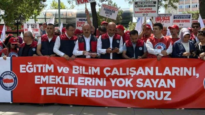 Eğitimciler Grev Kararı Aldı: Ankara'ya Yürüyecekler!