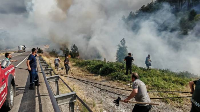Bolu Mengen'de Orman Yangını Çıktı: Havadan ve Karadan Müdahale Başladı