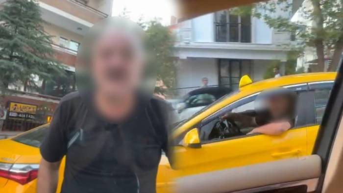 Ankara'da Yol Verme Tartışması Kavgaya Dönüştü: Taksi Şoförü Otomobile Saldırdı