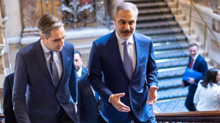 Dışişleri Bakanı Fidan, İrlanda'da Bakan Harris ile Görüştü