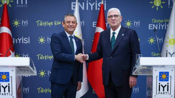 İYİ Parti Genel Başkanı Müsavat Dervişoğlu'ndan Özgür Özel'e Ziyaret