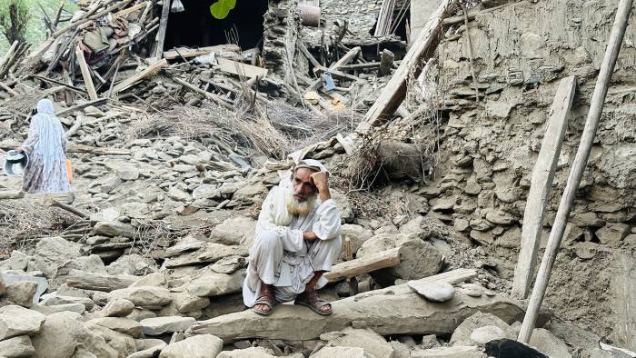 Afganistan'daki depremde hayatını kaybedenlerin sayısı 2 bin 205'e yükseldi