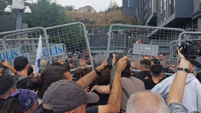 CHP’de kayyum süreci ve siyah tişörtlü kişiler gündemde