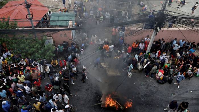 Sosyal medya kapatıldı, ülke karıştı: Nepal’de sokaklar alev alev