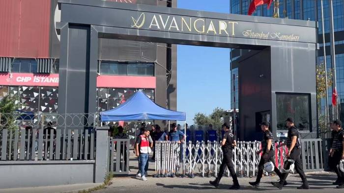 Sarıyer’de polis ablukası sürüyor: CHP’liler direniyor