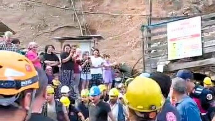 Madenciler 25 saat sonra sağ salim kurtarıldı! Mucize gerçekleşti