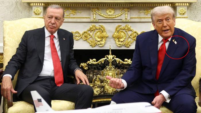 Trump’ın Erdoğan İçin Taktığı Rozet Gündem Oldu