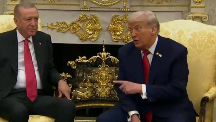 Trump Basın Karşısında Erdoğan’ı İşaret Etti: Hileli Seçimleri Herkesten İyi Biliyor