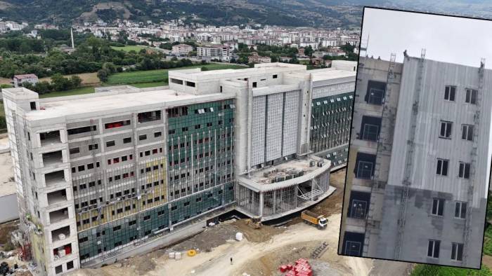 Samsun’da Hastane İnşaatında Dram: Maaşlarını Alamayan İşçiler Çatıya Çıkarak İntihara Kalkıştı