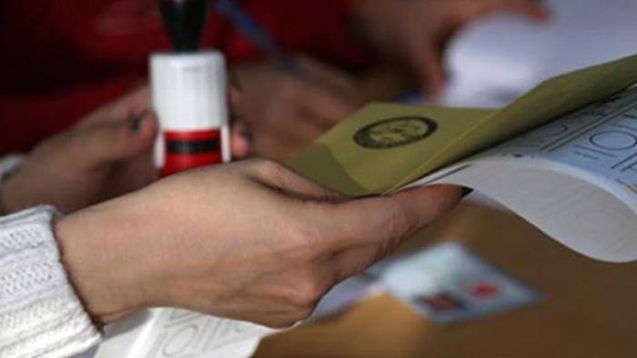 Siyasette dengeler değişiyor! Son ankette bir parti büyük sıçrama yaptı