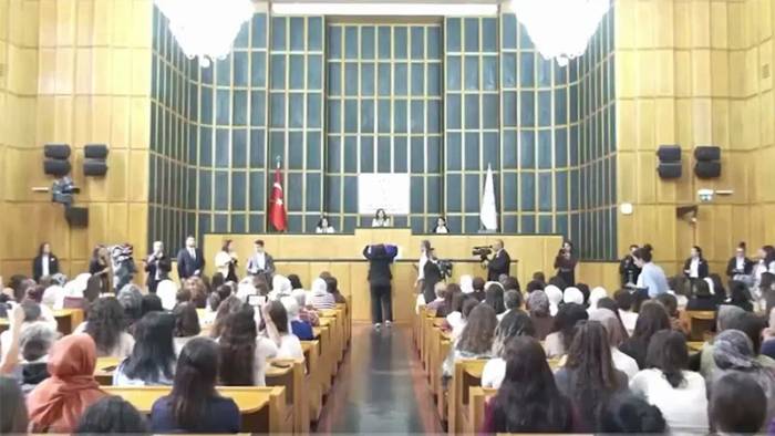 Anahtar Parti liderinden hükümete tepki: Evlatlarının katiline slogan attıran koalisyon!