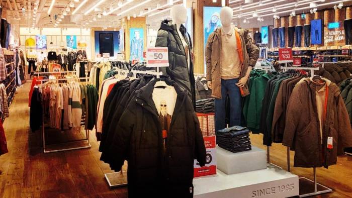 42 yıllık moda devi Türkiye’de üretimi durdurdu! Fabrika kapıları kapandı