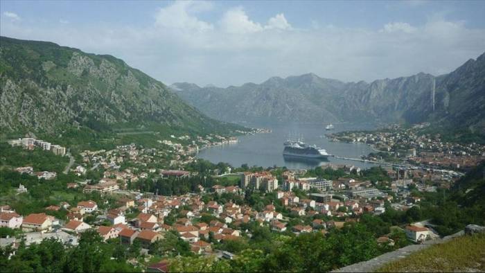 Karadağ’dan flaş karar: Türk vatandaşlarına vizesiz seyahat askıya alındı!