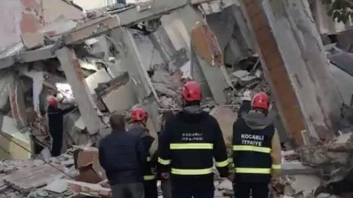Gebze’de 5 katlı bina çöktü: Enkaz altında kalanlar var!