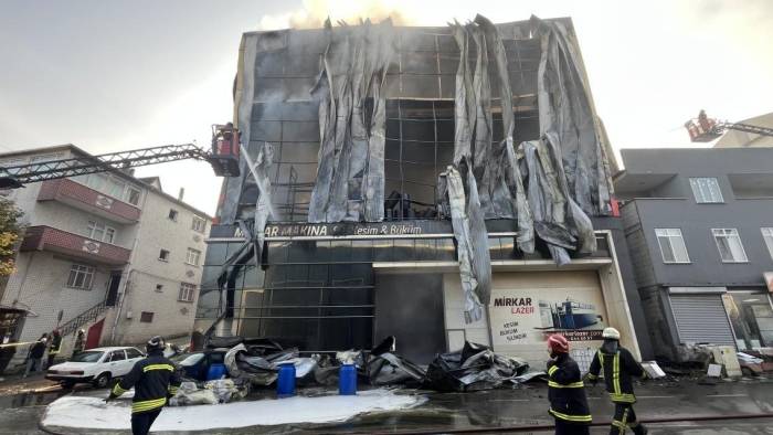 Kadıköy'de Dilovası yangınını protesto edenler gözaltına alındı